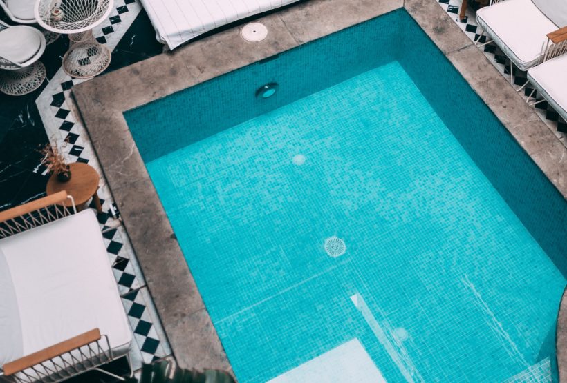 Comment bien choisir les margelles de votre piscine ?