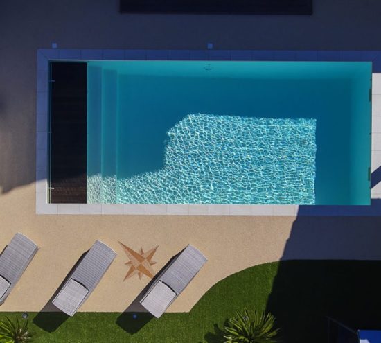 Volet solaire immergé sous-plage - construction piscine creusée