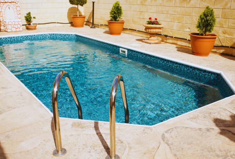 Économiser de l’eau et de l’énergie avec une petite piscine enterrée.