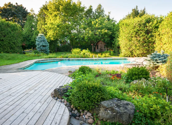 Ouverture de piscine : les étapes essentielles au printemps
