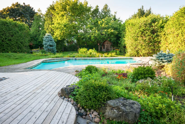 Ouverture de piscine : les étapes essentielles au printemps